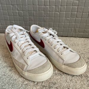 Nike Womens Blazer low shoes
